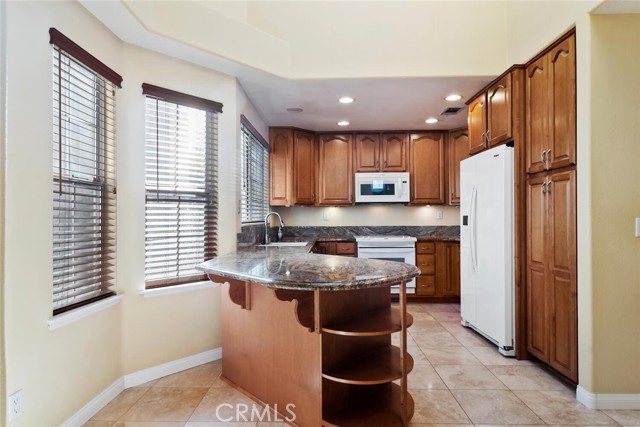 Detail Gallery Image 2 of 51 For 24640 Brighton Dr #B,  Valencia,  CA 91355 - 2 Beds | 2/1 Baths