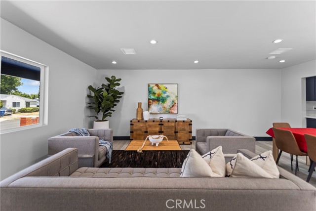5606 White Oaks Avenue, Encino CA: https://media.crmls.org/medias/24c3d905-3b56-4265-9703-55f8caa3ec9e.jpg