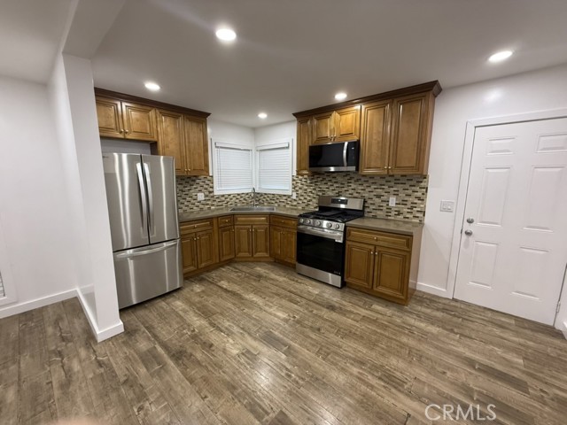 Detail Gallery Image 2 of 8 For 317 W 76th #1,  Los Angeles,  CA 90003 - 2 Beds | 1 Baths