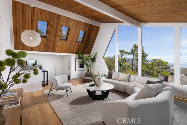 Detail Gallery Image 2 of 28 For 531 Allview, Laguna Beach,  CA 92651 - 4 Beds | 4/1 Baths