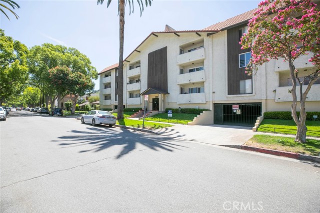 1422 Rock Glen Avenue, Glendale CA: https://media.crmls.org/medias/24c43113-7313-4c3e-97c6-1b4479984248.jpg
