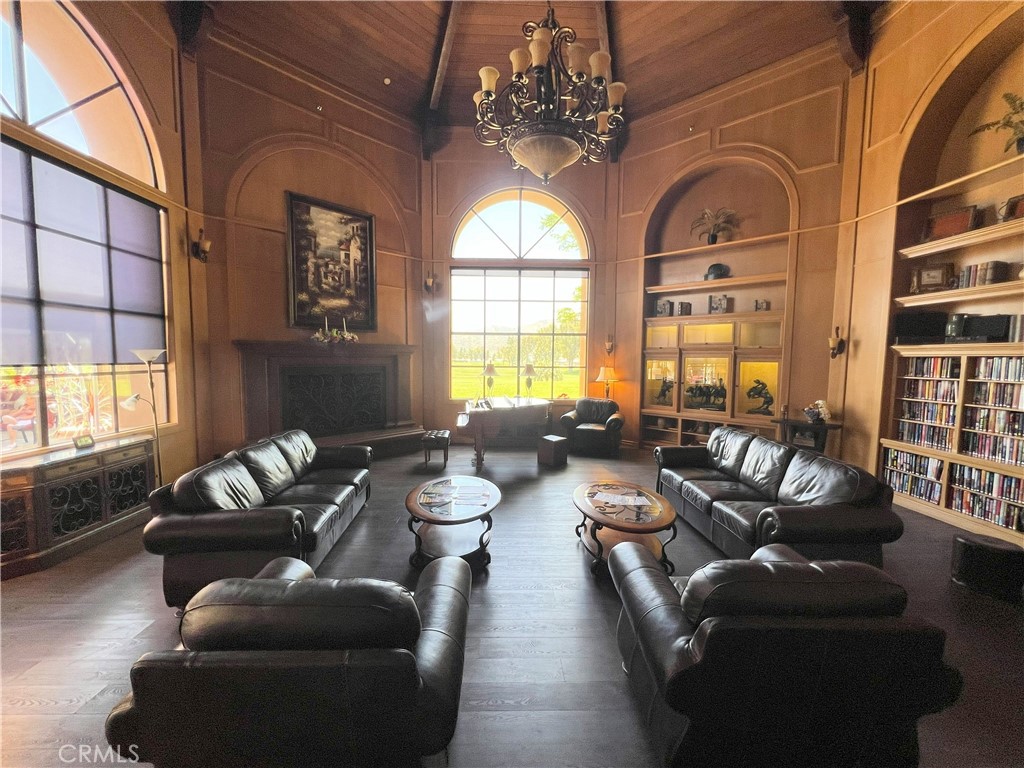 https://media.crmls.org/medias/24c4bb83-d213-48e4-a48f-2c92c9c4c425.jpg?preset=X-Large