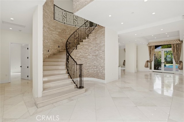 Detail Gallery Image 10 of 21 For 5667 Lubao St, Woodland Hills,  CA 91367 - 4 Beds | 5 Baths