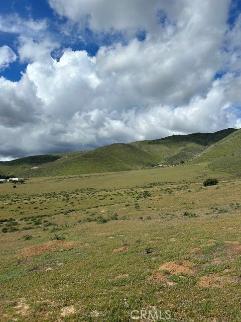 https://media.crmls.org/medias/24c4fb74-f0d2-4481-86be-75732767d94c.jpg?preset=X-Large