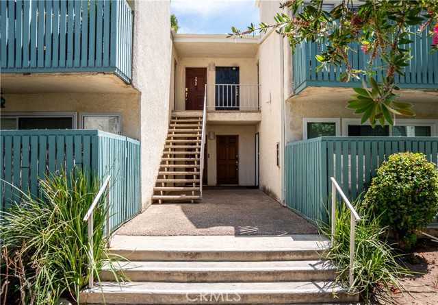 5700 Etiwanda Avenue, Tarzana CA: https://media.crmls.org/medias/24c55636-b46f-40cc-bea6-0db43310cca7.jpg
