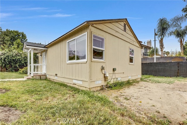 Detail Gallery Image 3 of 22 For 5657 Donna Ave, Tarzana,  CA 91356 - 2 Beds | 1 Baths