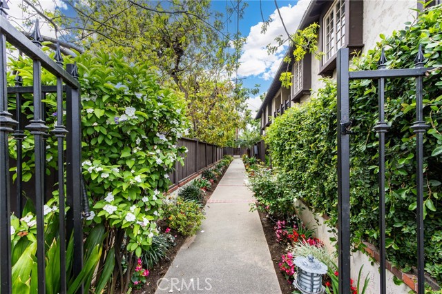 506 W Sierra Madre Boulevard, Sierra Madre CA: https://media.crmls.org/medias/24c57c1c-f361-438d-a769-32dcd31085d6.jpg