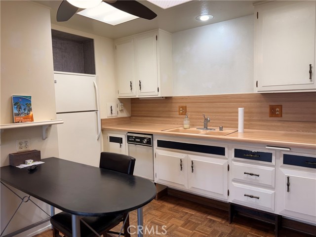 Detail Gallery Image 17 of 29 For 1321 Prestwick Rd 147k,  Seal Beach,  CA 90740 - 2 Beds | 1 Baths