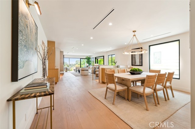 13817 Valley Vista Blvd, Sherman Oaks CA: https://media.crmls.org/medias/24c7d2e5-bf0d-445b-b486-a003edb82888.jpg