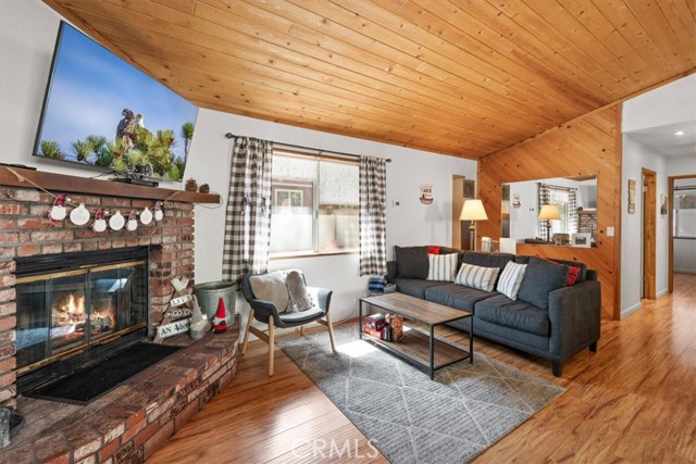 Detail Gallery Image 10 of 23 For 921 Wendy, Big Bear City,  CA 92314 - 2 Beds | 1/1 Baths