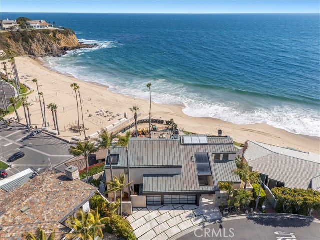 88 Emerald, Laguna Beach CA: https://media.crmls.org/medias/24cbfcd1-1a30-425e-81e2-f90615710d09.jpg