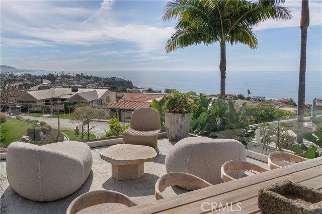 Detail Gallery Image 3 of 22 For 998 Emerald Bay, Laguna Beach,  CA 92651 - 4 Beds | 4/1 Baths