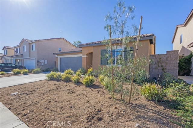 Detail Gallery Image 3 of 28 For 1221 Regency Ave, Hemet,  CA 92543 - 3 Beds | 2 Baths