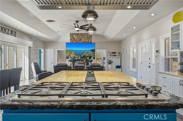 Detail Gallery Image 3 of 66 For 9183 Fox, Cobb,  CA 95426 - 4 Beds | 3/1 Baths