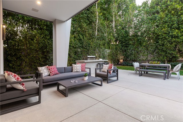 Detail Gallery Image 12 of 49 For 4175 Greenbush Ave, Sherman Oaks,  CA 91423 - 5 Beds | 6 Baths