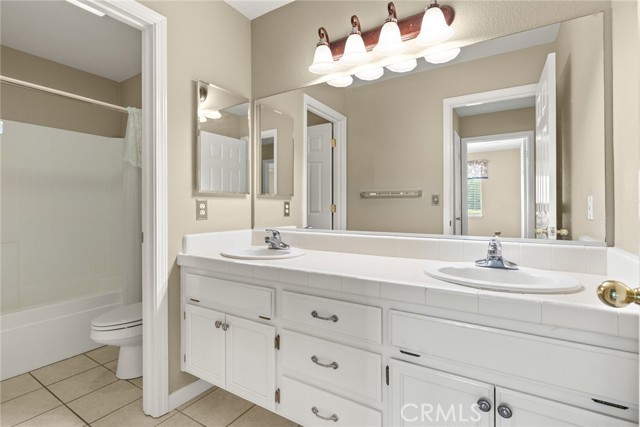 3049 Coach Lite Drive, Chico CA: https://media.crmls.org/medias/24cd8453-5010-4af4-828a-b37b653e2766.jpg