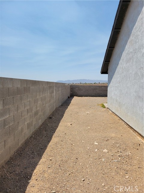 1217 Lill Hill Drive, Needles CA: https://media.crmls.org/medias/24cd9299-1262-4e57-8571-d5a3d3ddf6ca.jpg