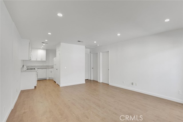 1117 Linden Avenue, Glendale CA: https://media.crmls.org/medias/24cdb8d7-54ac-42a8-a604-057c9d1bcd01.jpg