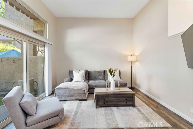 Detail Gallery Image 4 of 21 For 2421 Chandler Ave #2,  Simi Valley,  CA 93065 - 2 Beds | 2/1 Baths