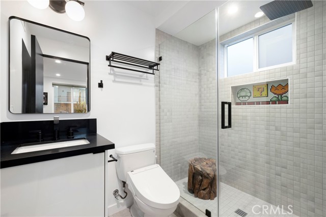 922 N Ridgewood Pl, Los Angeles CA: https://media.crmls.org/medias/24ce0cfc-1a06-4340-8bda-91641a5fb5f9.jpg
