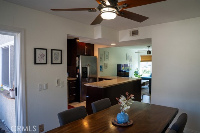 54 Oval Road, Irvine CA: https://media.crmls.org/medias/24ce4aff-5885-439d-aea8-1ee910eef4f5.jpg