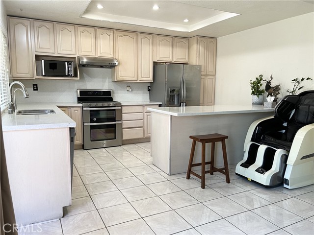 Detail Gallery Image 8 of 31 For 215 E La Verne Ave, Pomona,  CA 91767 - 4 Beds | 2 Baths