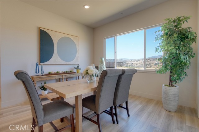 208 Luna Way, Hollister CA: https://media.crmls.org/medias/24cf2997-1cad-4cdb-898d-de74575b3a00.jpg
