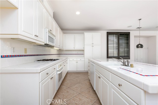 Detail Gallery Image 7 of 36 For 3716 W Avenue J7, Lancaster,  CA 93536 - 4 Beds | 2 Baths