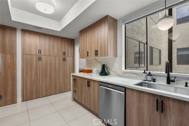 Detail Gallery Image 14 of 29 For 9000 Cynthia St #302,  West Hollywood,  CA 90069 - 2 Beds | 2 Baths