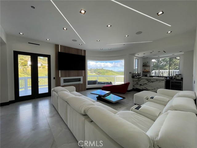 70 Dapplegray Road, Bell Canyon CA: https://media.crmls.org/medias/24d0e52c-2635-4754-a81c-11b8f350850d.jpg
