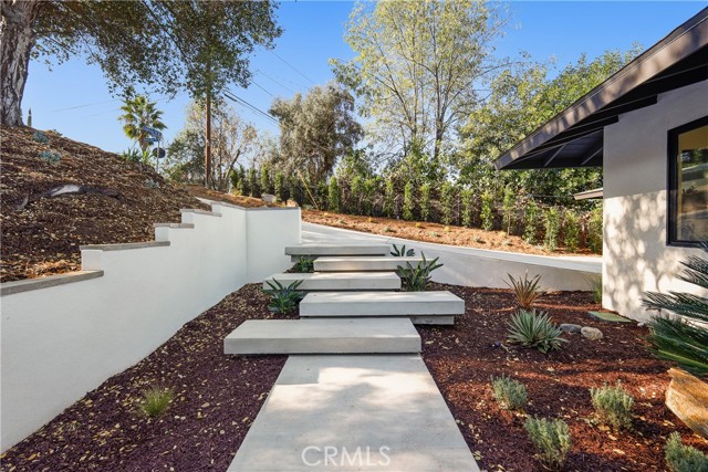 2115 E Santiago Street, Covina CA: https://media.crmls.org/medias/24d13a26-da0e-485a-b246-da1fa4b6fbb0.jpg