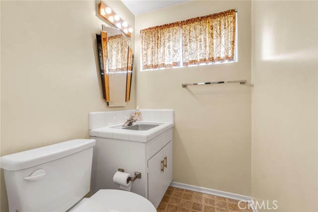 Detail Gallery Image 26 of 33 For 5901 Rhodes Ave, Valley Village,  CA 91607 - 4 Beds | 2/1 Baths