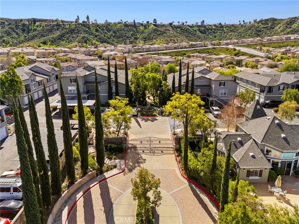https://media.crmls.org/medias/24d2c62b-b2a6-47c9-9dac-f34a1623c8d0.jpg?preset=X-Large