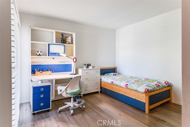2nd bedroom
