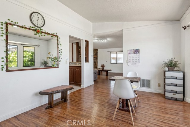 8636 Riggins Road, Phelan CA: https://media.crmls.org/medias/24d40cb9-8d2a-4e94-91a4-83aff5543d9d.jpg