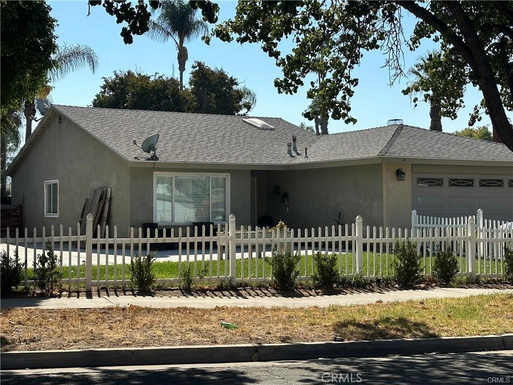 2832 Litchfield