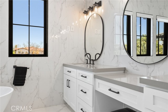 535 N Sierra Bonita Avenue, Los Angeles CA: https://media.crmls.org/medias/24d4bf9e-9a55-4bcb-af19-87358bc7b75e.jpg