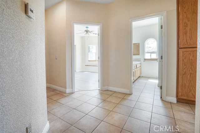 12771 Elm Street, Oak Hills CA: https://media.crmls.org/medias/24d4c9f6-6144-4b1b-a5cf-cc87d5527821.jpg