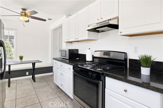 412 South Santa Fe Street, Hemet CA: https://media.crmls.org/medias/24d508ac-5476-43ca-a02a-61206fba0b55.jpg