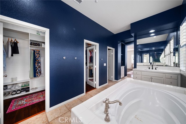 8067 Terraza Court, Riverside CA: https://media.crmls.org/medias/24d51ad2-736d-4dfb-8da1-6e4c8bef9468.jpg