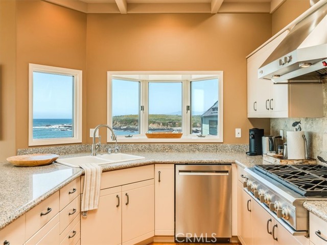 Detail Gallery Image 8 of 53 For 2585 Sherwood Drive, Cambria,  CA 93428 - 3 Beds | 3/1 Baths