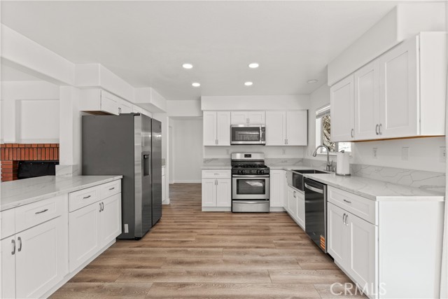 Detail Gallery Image 9 of 54 For 31582 Golden Lion, Temecula,  CA 92591 - 5 Beds | 3 Baths