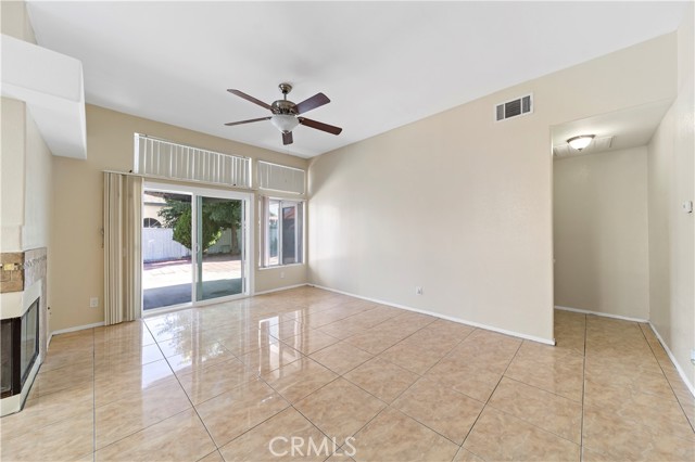 Detail Gallery Image 5 of 29 For 15512 Ventura Ln, Victorville,  CA 92394 - 3 Beds | 2 Baths