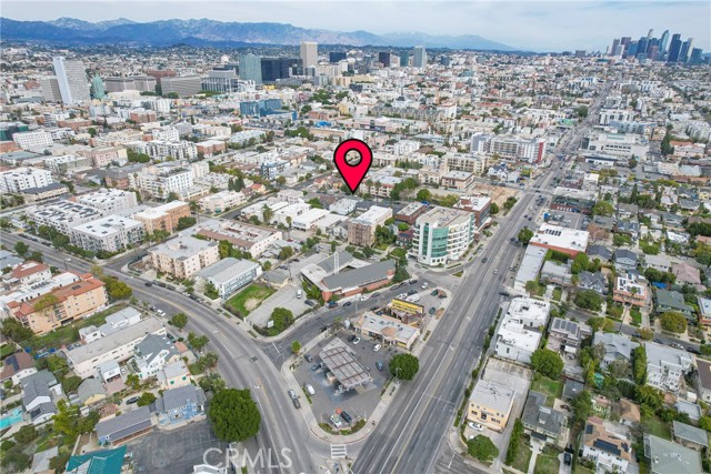 957 S Gramercy Drive, Los Angeles CA: https://media.crmls.org/medias/24d7c0f9-9bef-4854-bb90-f756328754ca.jpg