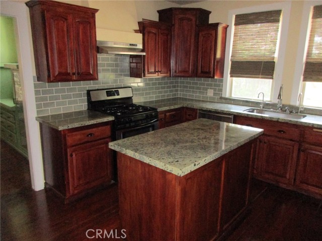 Detail Gallery Image 9 of 33 For 3275 Lime, Riverside,  CA 92501 - 4 Beds | 2/1 Baths