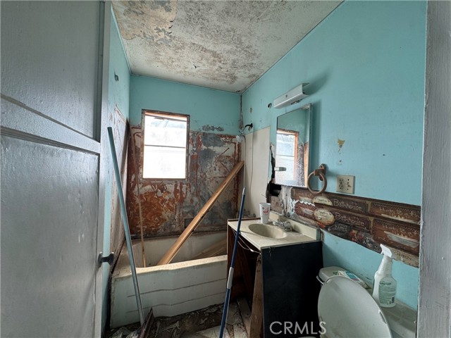 Detail Gallery Image 6 of 17 For 13841 Carson, Trona,  CA 93562 - 2 Beds | 1 Baths