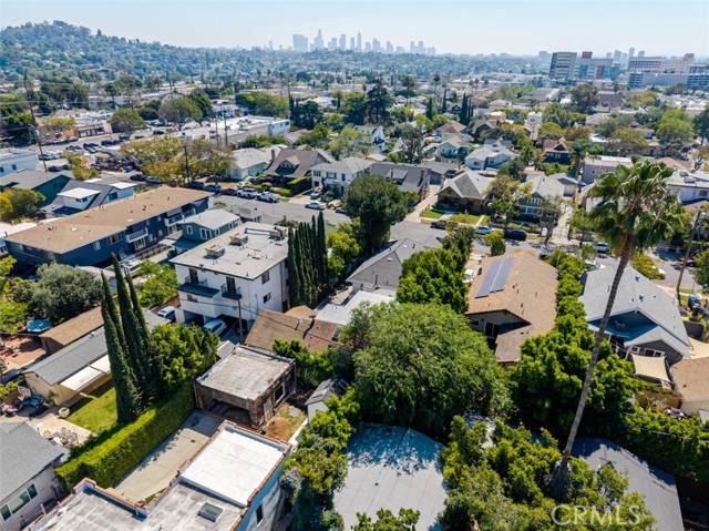 Detail Gallery Image 8 of 14 For 4541 Russell Ave, Los Angeles,  CA 90027 - 5 Beds | 3 Baths