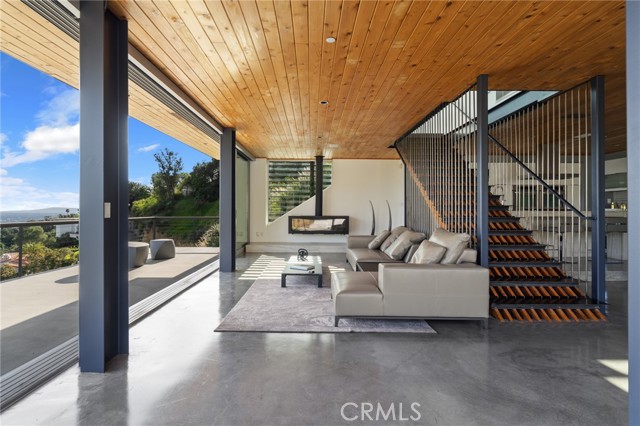 Detail Gallery Image 17 of 52 For 2917 Durand Dr, Los Angeles,  CA 90068 - 3 Beds | 2/1 Baths