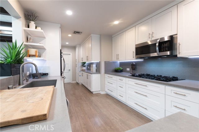 14734 Magnolia Boulevard photo 14