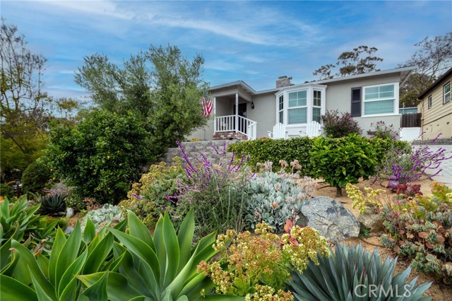 Detail Gallery Image 2 of 26 For 2646 Sunset St, San Diego,  CA 92110 - 3 Beds | 2/1 Baths
